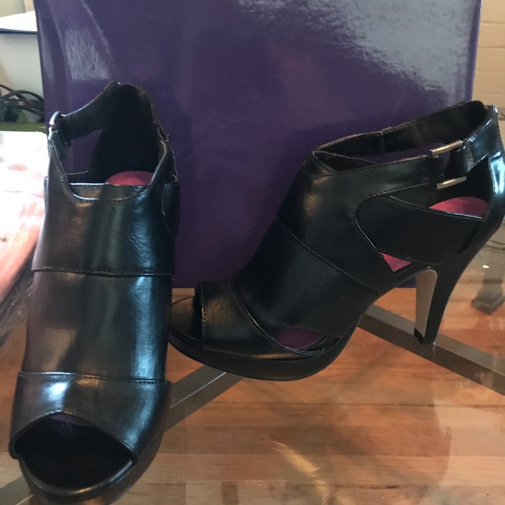 Madden Girl black pumps